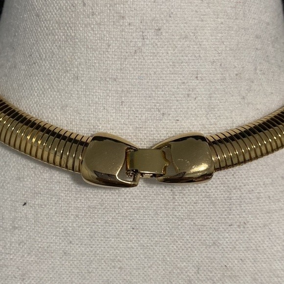 Vintage Monet Gold Tone Necklace - Picture 5 of 9